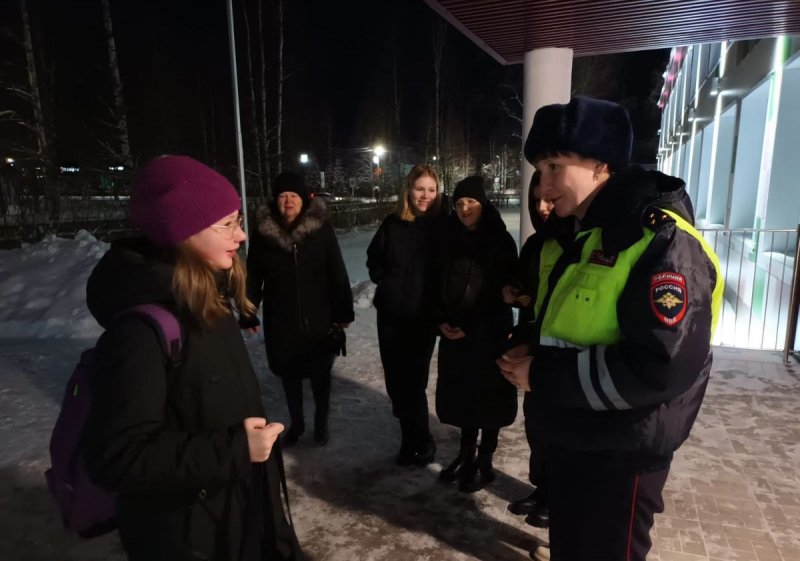 В Муезерском районе полицейские помогли юным пешеходам стать заметнее на дорогах