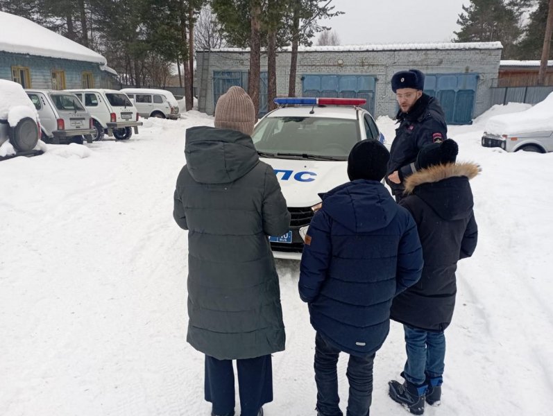 В рамках учебного задания юные жители Муезерского района познакомились с деятельностью полиции