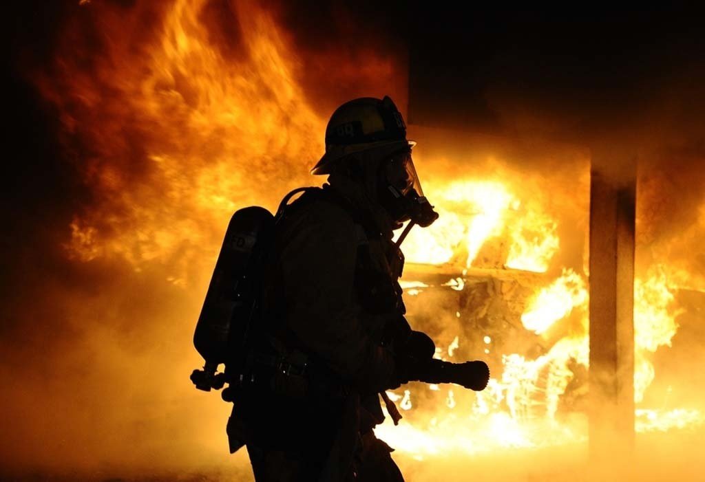 Пожарно-спасательные подразделения ликвидировали пожар в Муезерском районе.