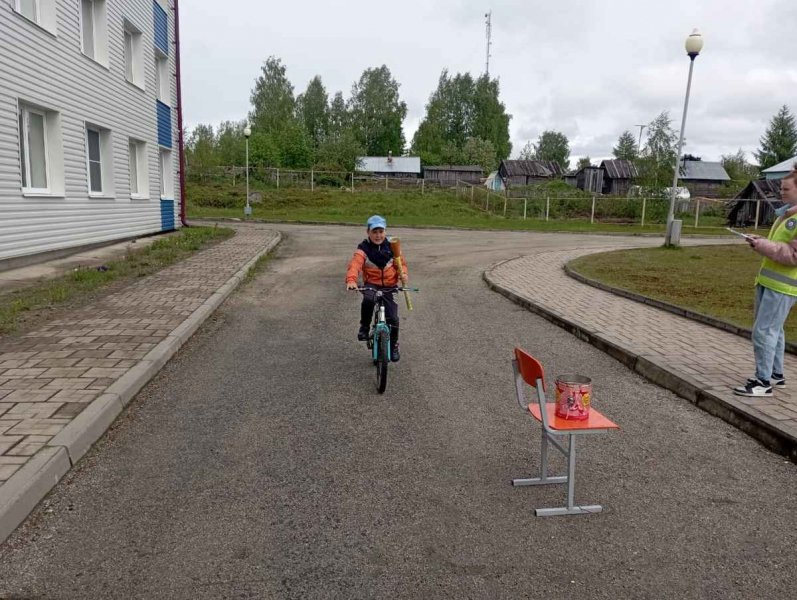 В Муезерском районе сотрудники Госавтоинспекции организовали квест-игру для детей